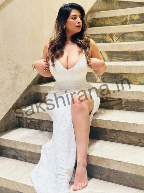 Surat aged housewife Call Girl